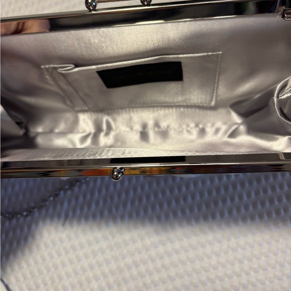 Jessica McClintock Silver Satin Pleated Evening Clutch with Chain Strap New - Picture 3 of 6